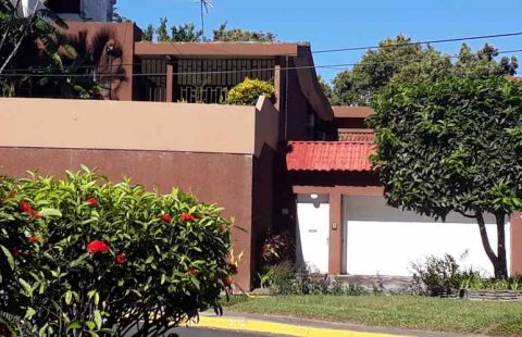 CASA EN RESIDENCIAL ALTAMIRA